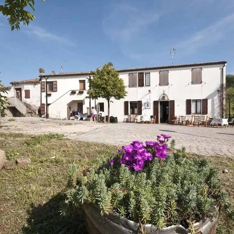 Hotel Locanda Delle Grotte Di Onferno Gemmano Exterior foto