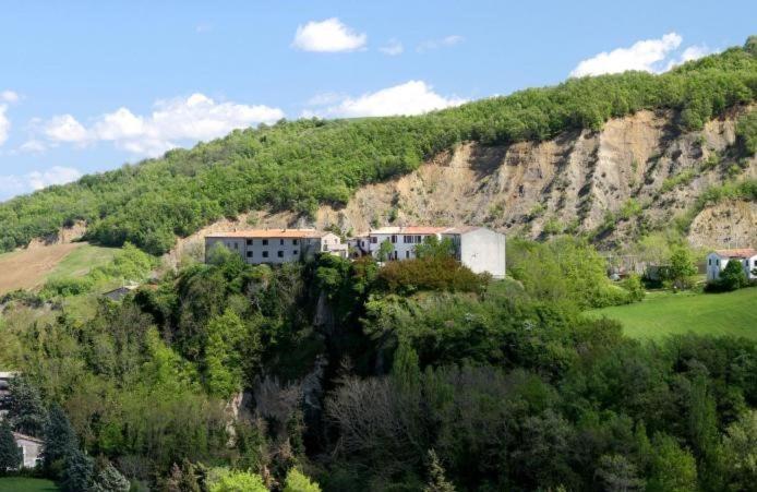 Hotel Locanda Delle Grotte Di Onferno Gemmano Exterior foto